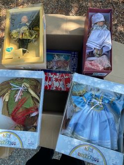 Lot of 100 dolls. Many are brand new in the boxes and some are loose but are still in great condition. That’s about $2 per doll.  I am selling as a lo