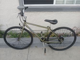 Men's 700c Trek Multitrack 720 Hybrid Bike