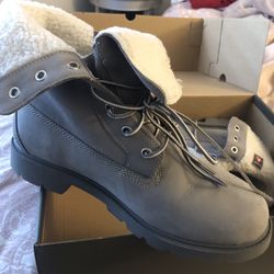 NEW! Timberland Women’s gray boots sz 9.5