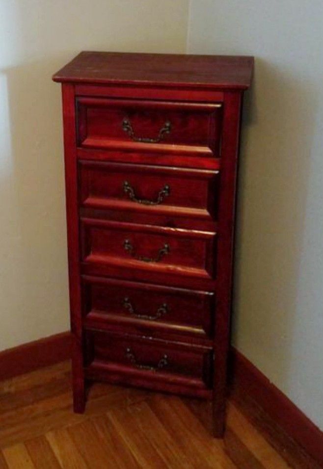 Small antique chest of drawers Armoire