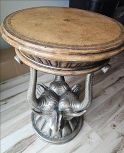 🐘 Elephant Heads Table