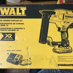 DeWalt DCN681D1- 18GA Narrow Crown Stapler Kit
