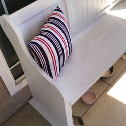 White Bench Seat Beautiful white almost in perfect condition like new