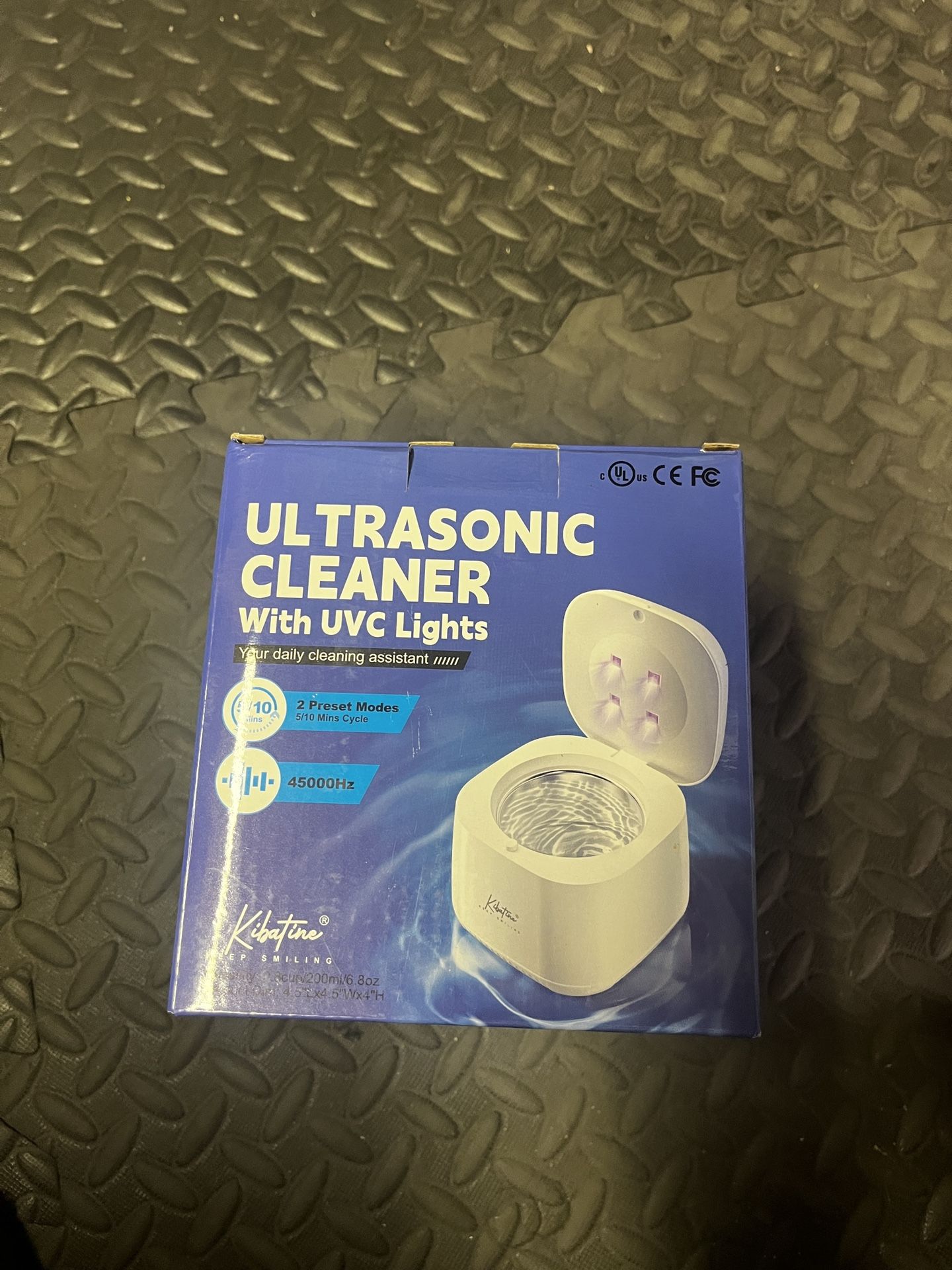 Ultrasonic cleaner with uvc lights