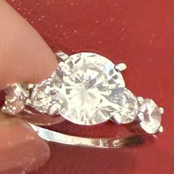 elegant silver around 1 ct ring features stunning CZ stones with 4 other side stones ring 