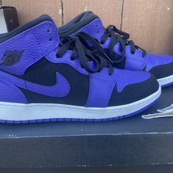 Air Jordan 1 Mid Black