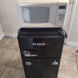 microwave and small refrigerator 