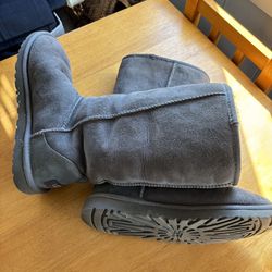 TALL UGG BOOTS. SIZE 6 GRAY