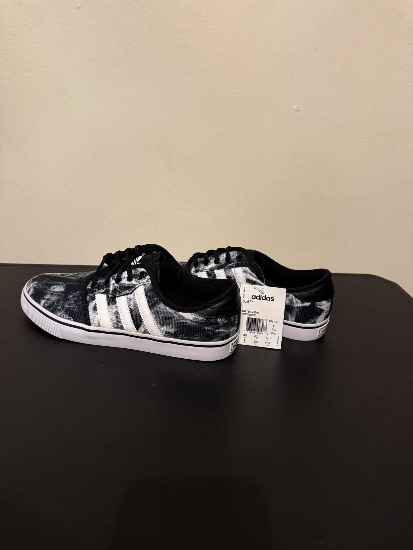 Men’s Adidas Seeley Shoes Size US 9