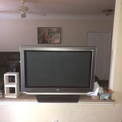 42”inch Toshiba 42hp95