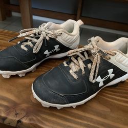 Under Armour 2.5Y - Youth Baseball Cleats for Sale in Gilbert, AZ - OfferUp