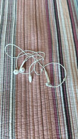 Apple ear pods