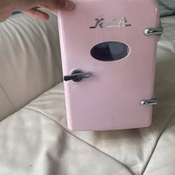 Mini Fridge READ DESCRIPTION 