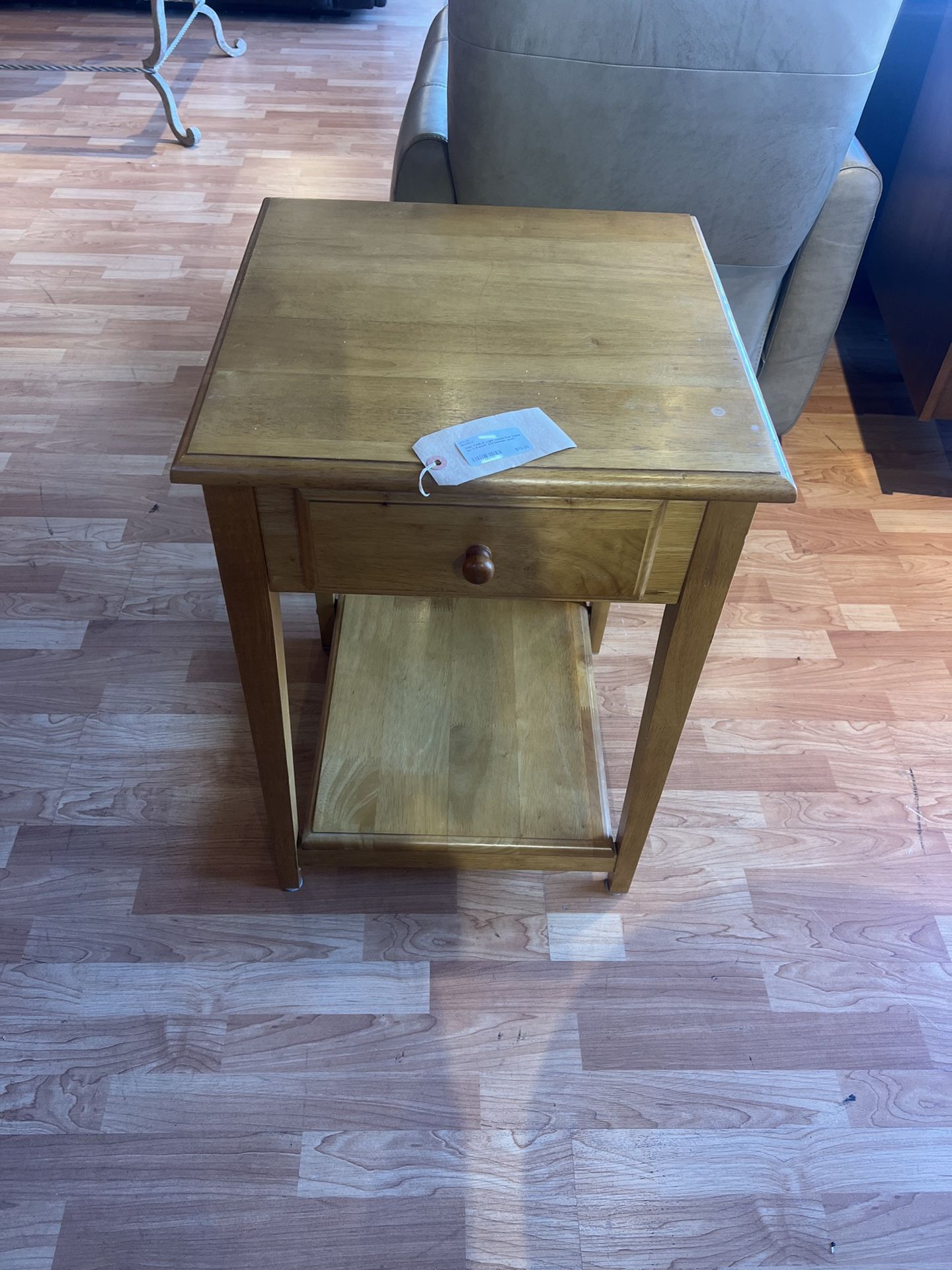 END TABLE: Light wood End Table w/ 1 drawer and bottom shelf SKU REK51N