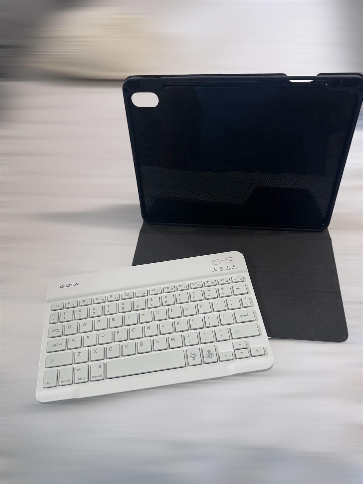 iPad Cover With Detachable White Key Board