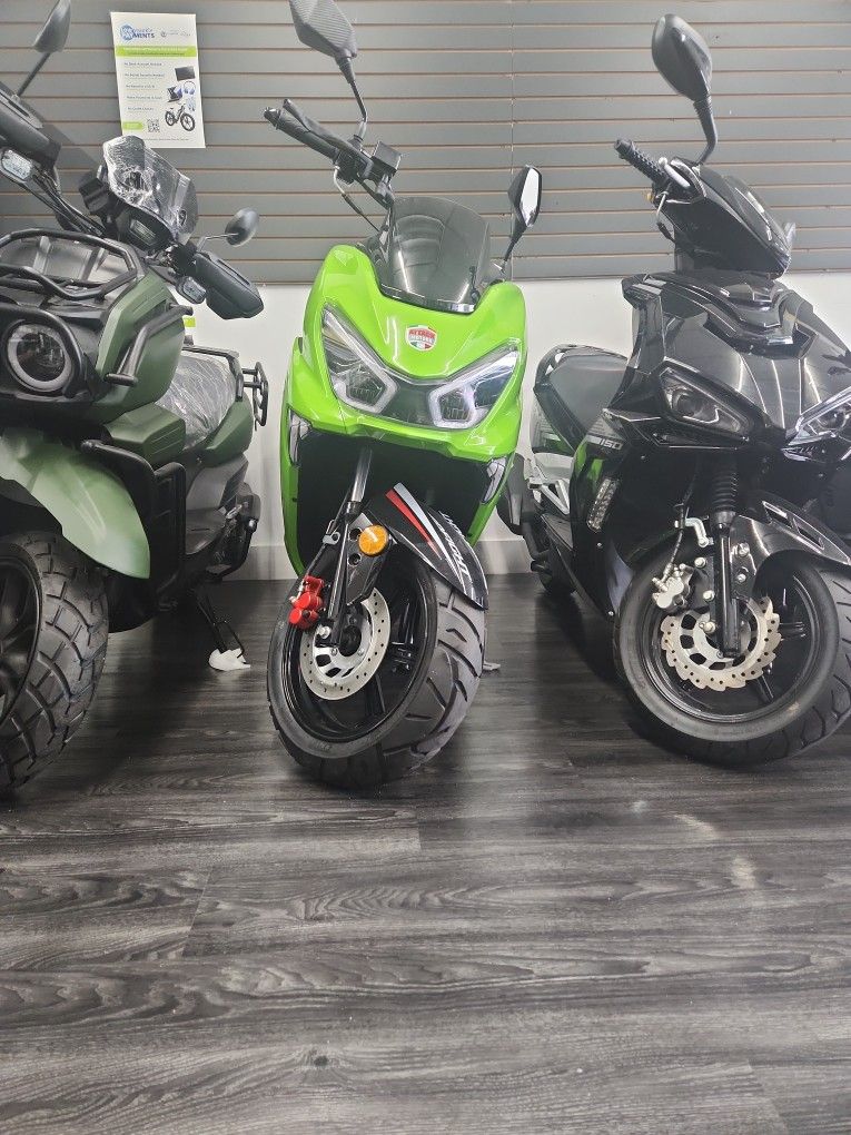 200 cc BRAND New Scooter Motorcycle