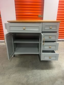 Kitchen cabinet