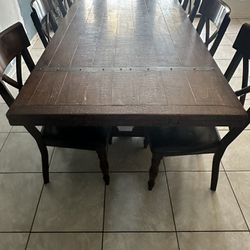 Huge Table  Fits Up To 12 People
