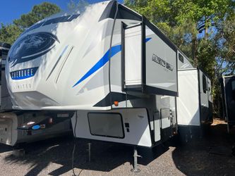 2020 ARTIC WOLF 32 FT