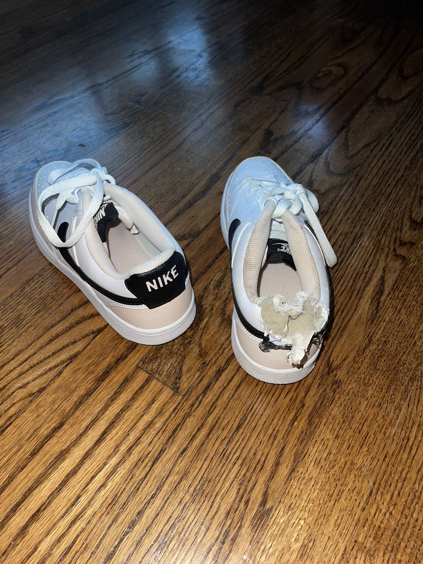 Free- Size 9 Women's Nike. Damage One Shoe