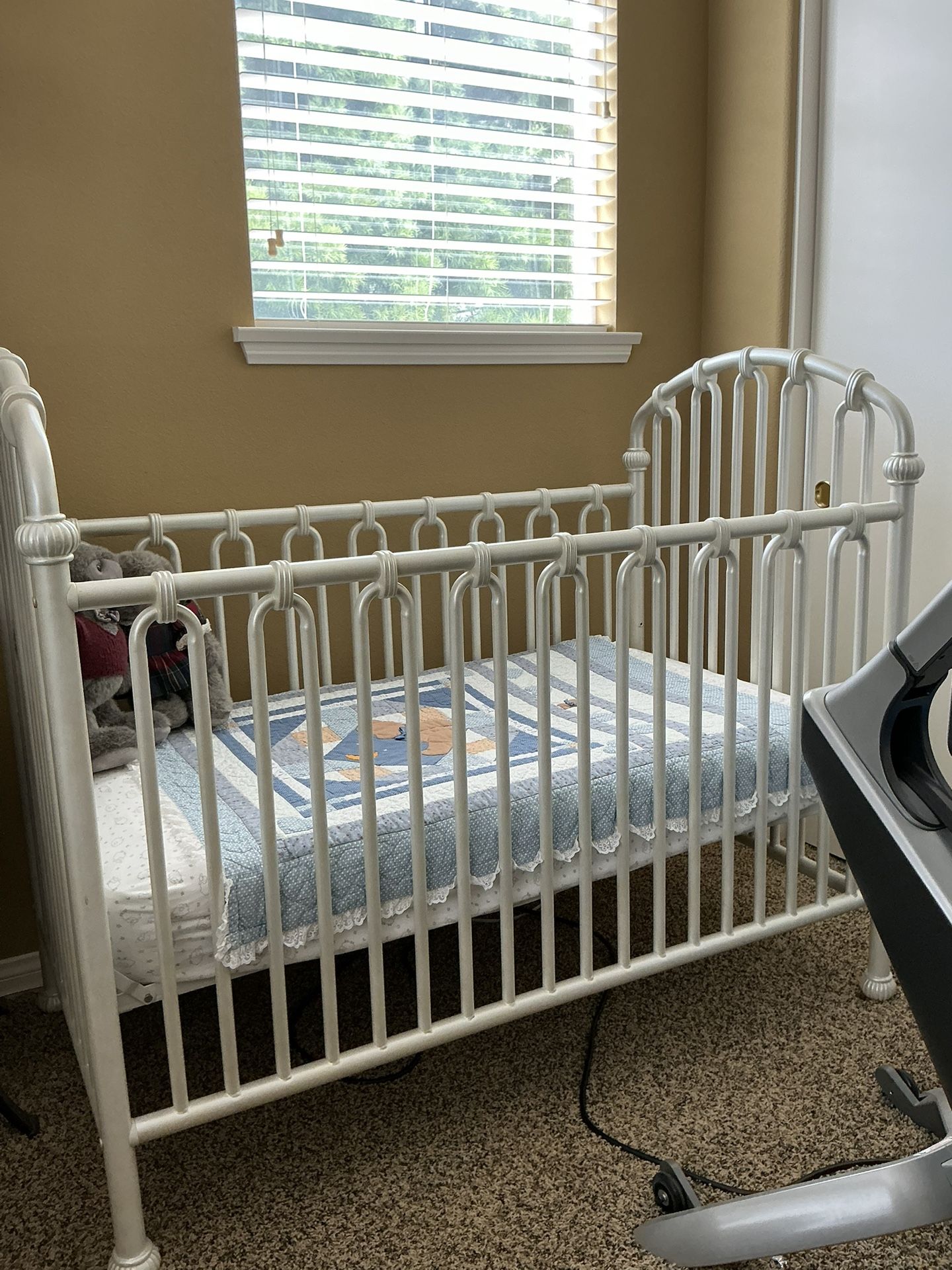 Crib with Mattress and matching Changing Table
