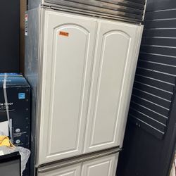 Panel Ready Sub Zero Bottom Freezer Built In 36” Refrigerator 