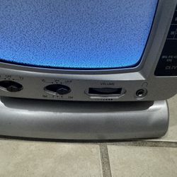Coby 5" Black & White TV With AM/FM Radio . New . Open Box .