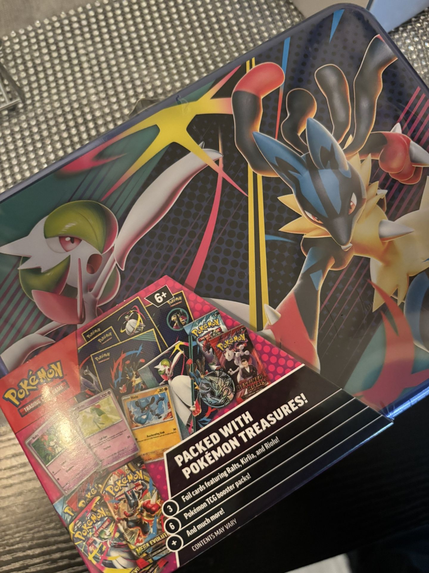 Pokemon Collectors Chest 2025