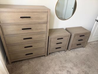 Dresser and Nightstands Ashley Furniture - Great Condition