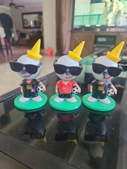 LIMITED EDITION Jack in the Box Mini World Cup Soccer Bobblehead Team CANADA Jersey and HOT ONE'S Jersey x2