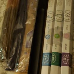 INCENSE HOLDER AND 8 INCENSE 