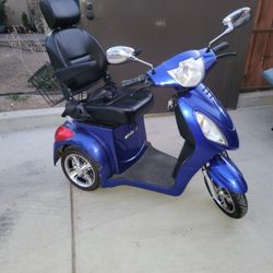 3 WHEEL SCOOTER