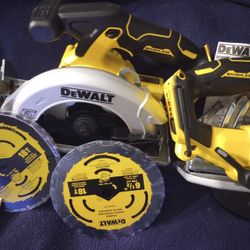 DeWalt Six And A Half Inch Brushless Circular Saw