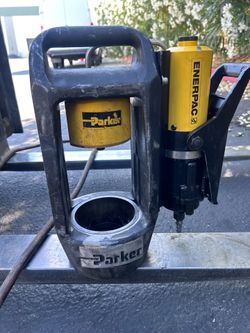 Hydraulic hose crimpers