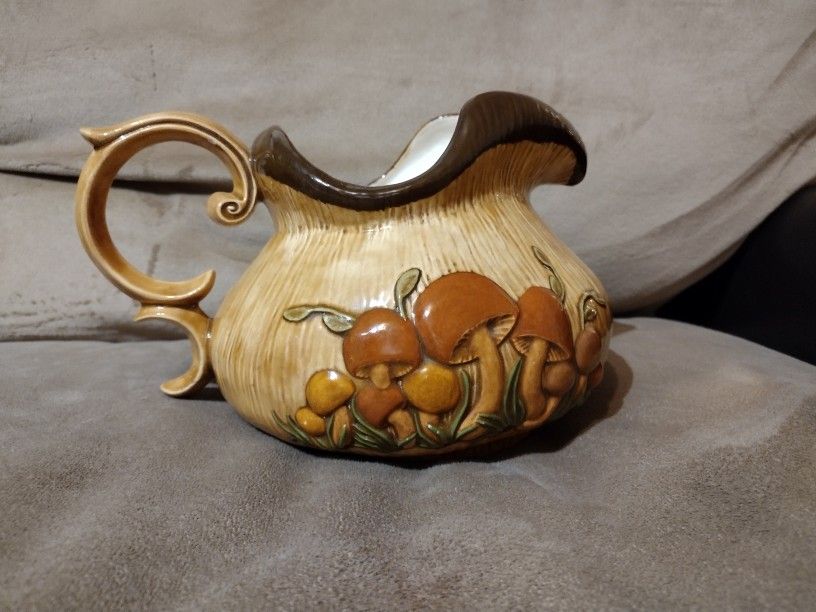 VTG Arnel’s 1975 Mushroom Retro Wide Pitcher Boho Hand Painted Signed. Kitchen 