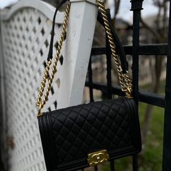 Chanel Boy Bag In Caviar Leatger 