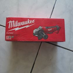 Milwaukee grinder