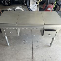 Vanity / dressing table with fold-out tri-panel mirror top (mirrors not included).