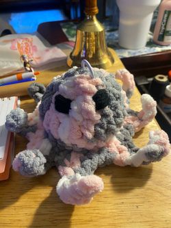 Small baby octopus keychain included