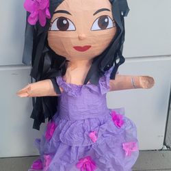 Isabella Piñata Encanto 