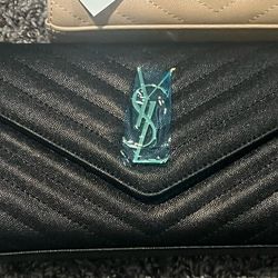 BLACK HAND BAG CLUTCH WITH GOLD CHAIN 