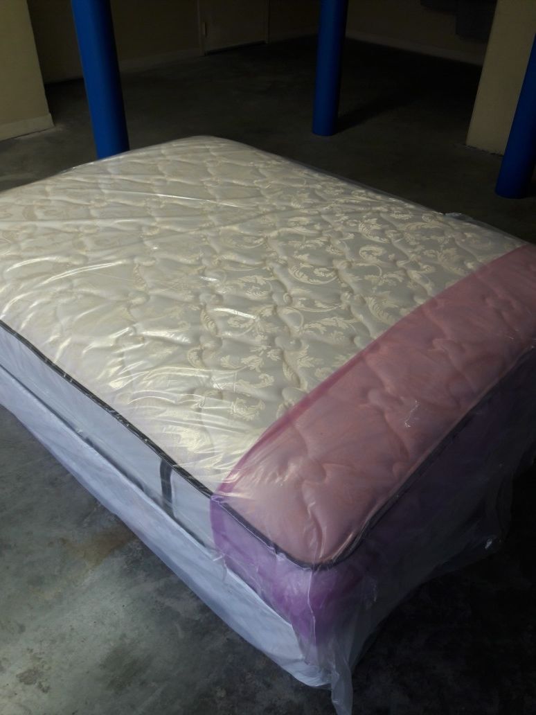 NEW QUEEN DOUBLE SIDED MATTRESS AND BOX SPRING 18 INCHES FREE DELIVERY