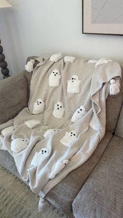 Ghost Tufted Throw Blanket with Tassels