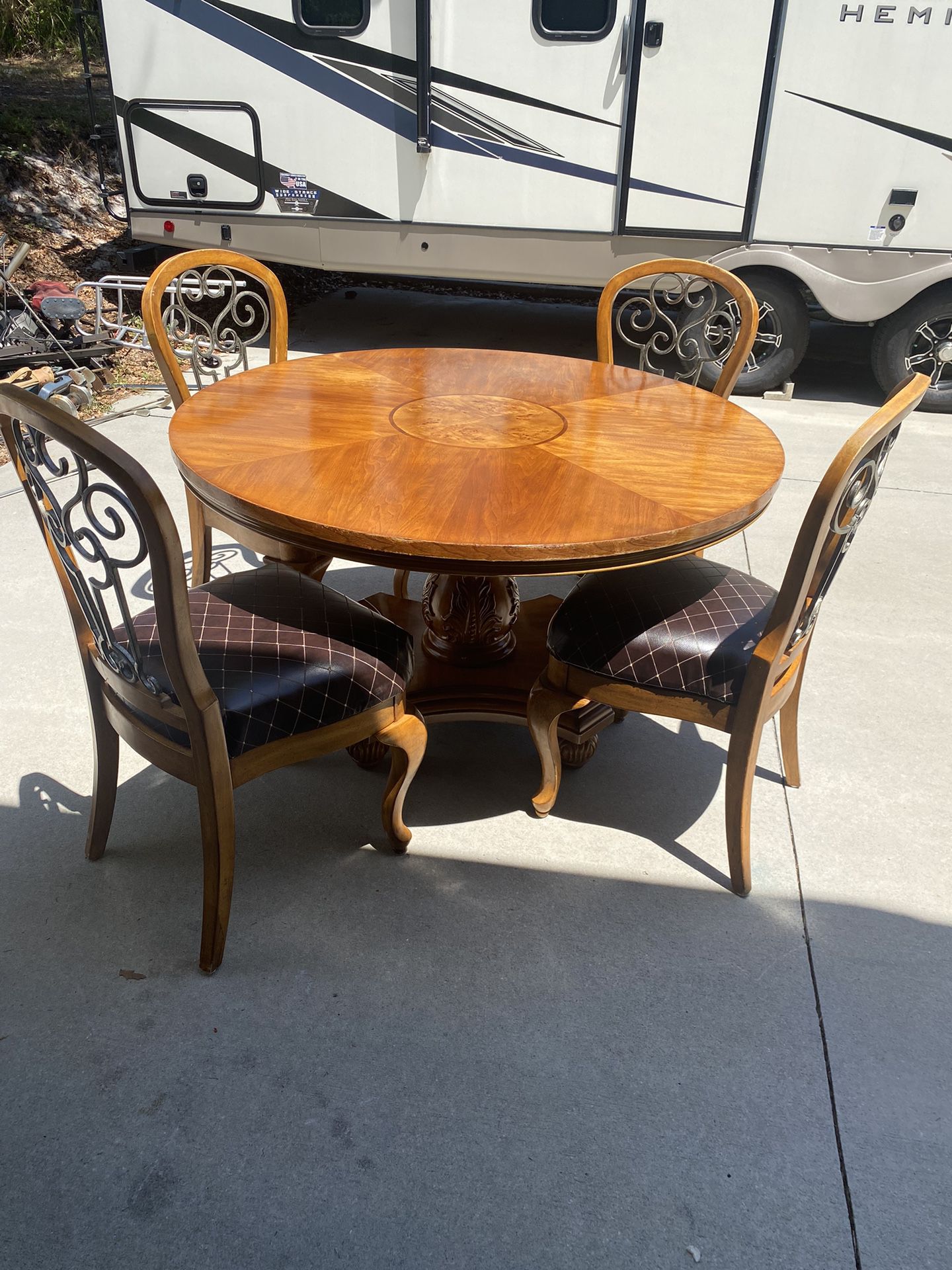 Beautiful Wood Table With Four Chairs