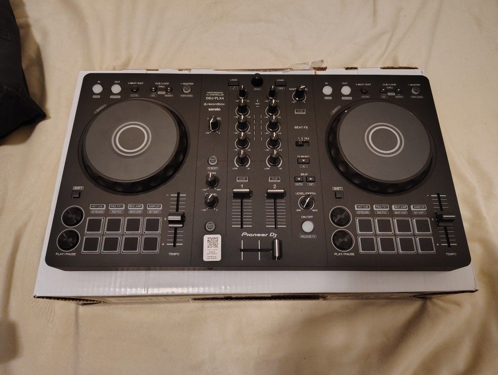 Pioneer DDJ-FLX4 Turntable Controller