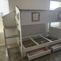 House Bunk bed