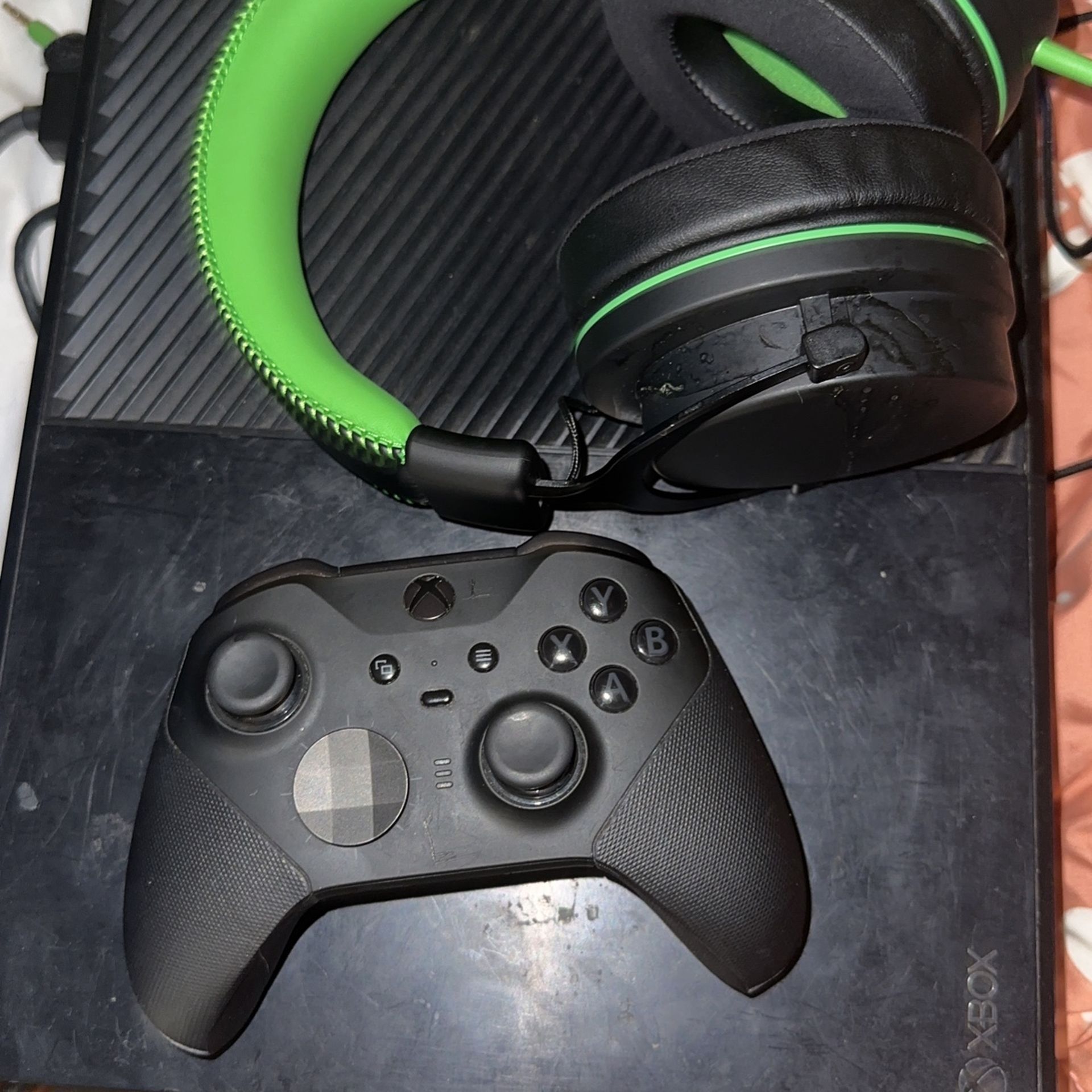 Selling xbox one bundle 