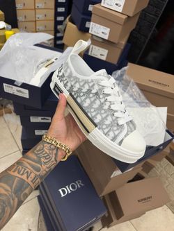 White diors
