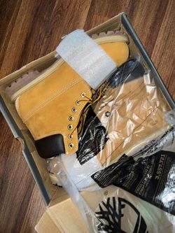 Size 8, and 11 mens timbs $120 each hmu 🔥💪💯