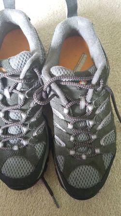 Almost new Merrell sz 7 shoe